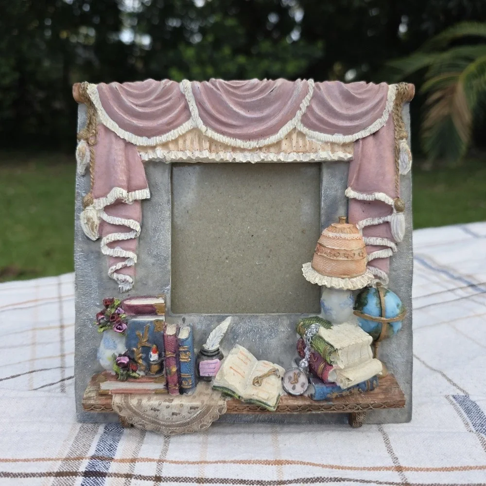 Husna Imports vintage 3d